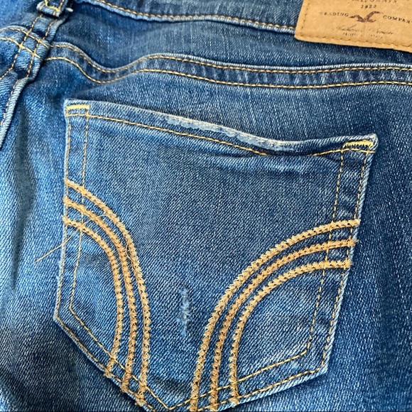 Hollister Low-rise Blue Boot-Cut Jeans, Size 3 - Picture 9 of 10